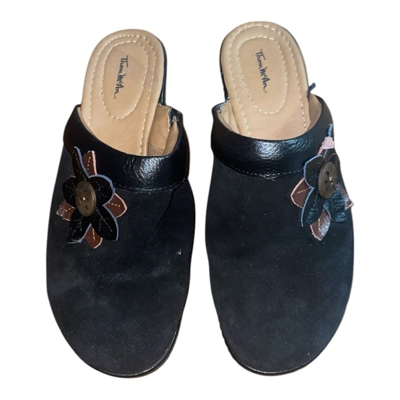 Thom McAn Slip On Clogs Black W/ Flower Accent  #40803 Leather Upper Women’s 8 W - Picture 8 of 12